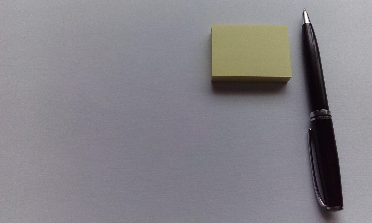 Sticky notes ranked by priority on a board